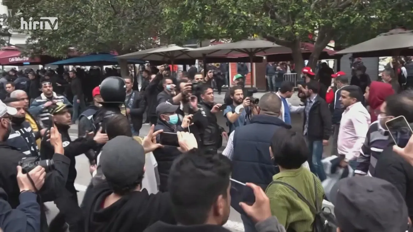 Ezrek tüntettek Tunéziában