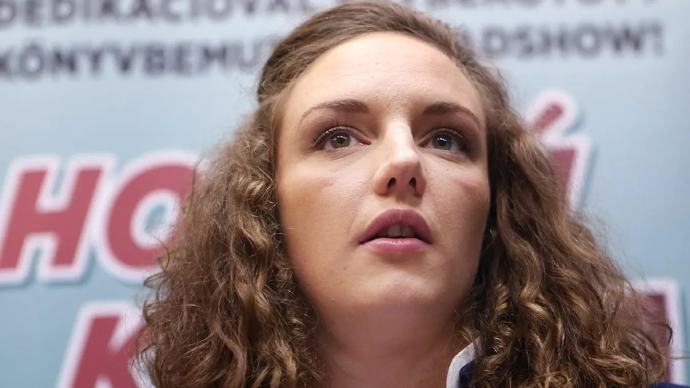 Már nemcsak Gyárfás, hanem a teljes vezetés távozását kérik