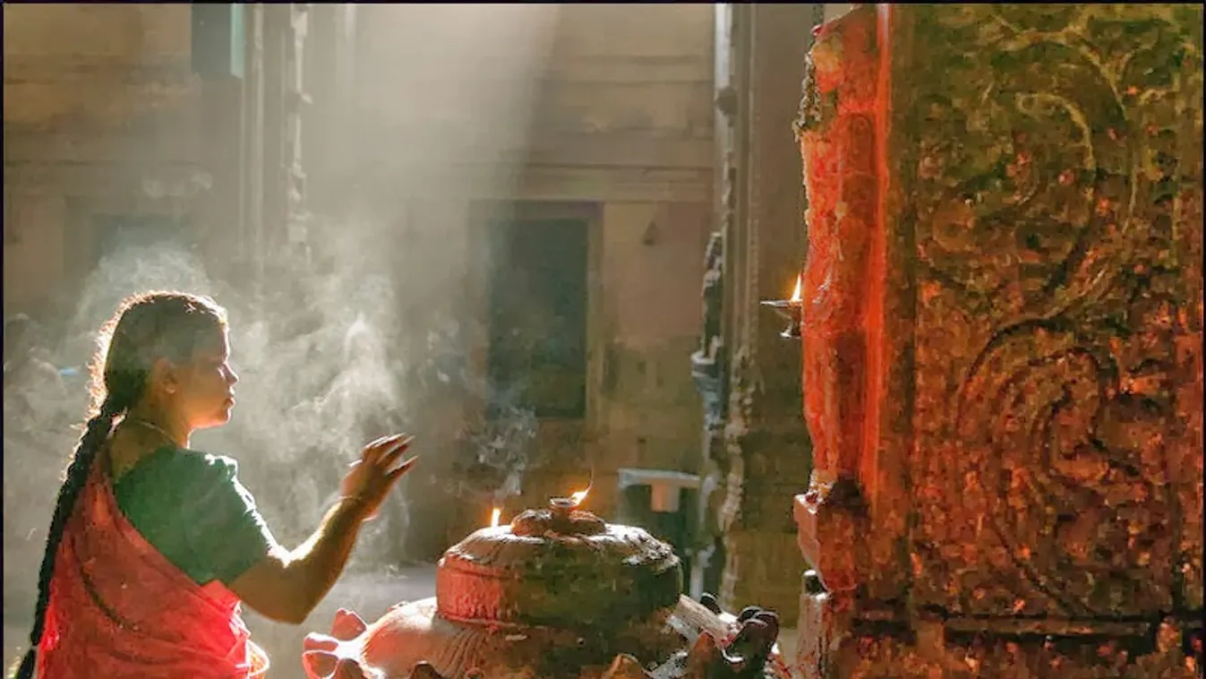 Élőláncból zavargások: nők léptek a Szentélybe