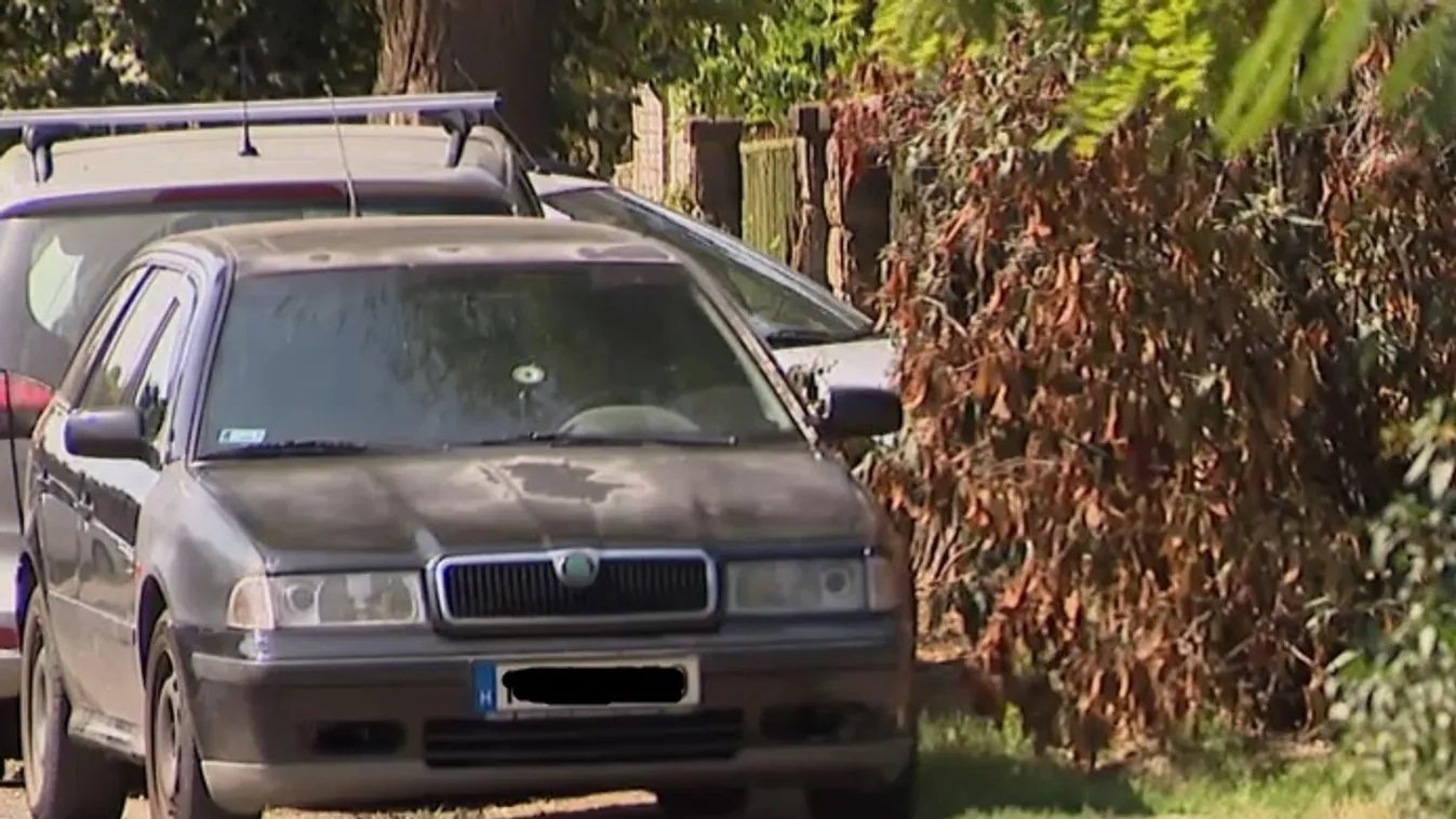 Kisgyermek ragadt az autóban Szegeden, a rendőrök szabadították ki + videó