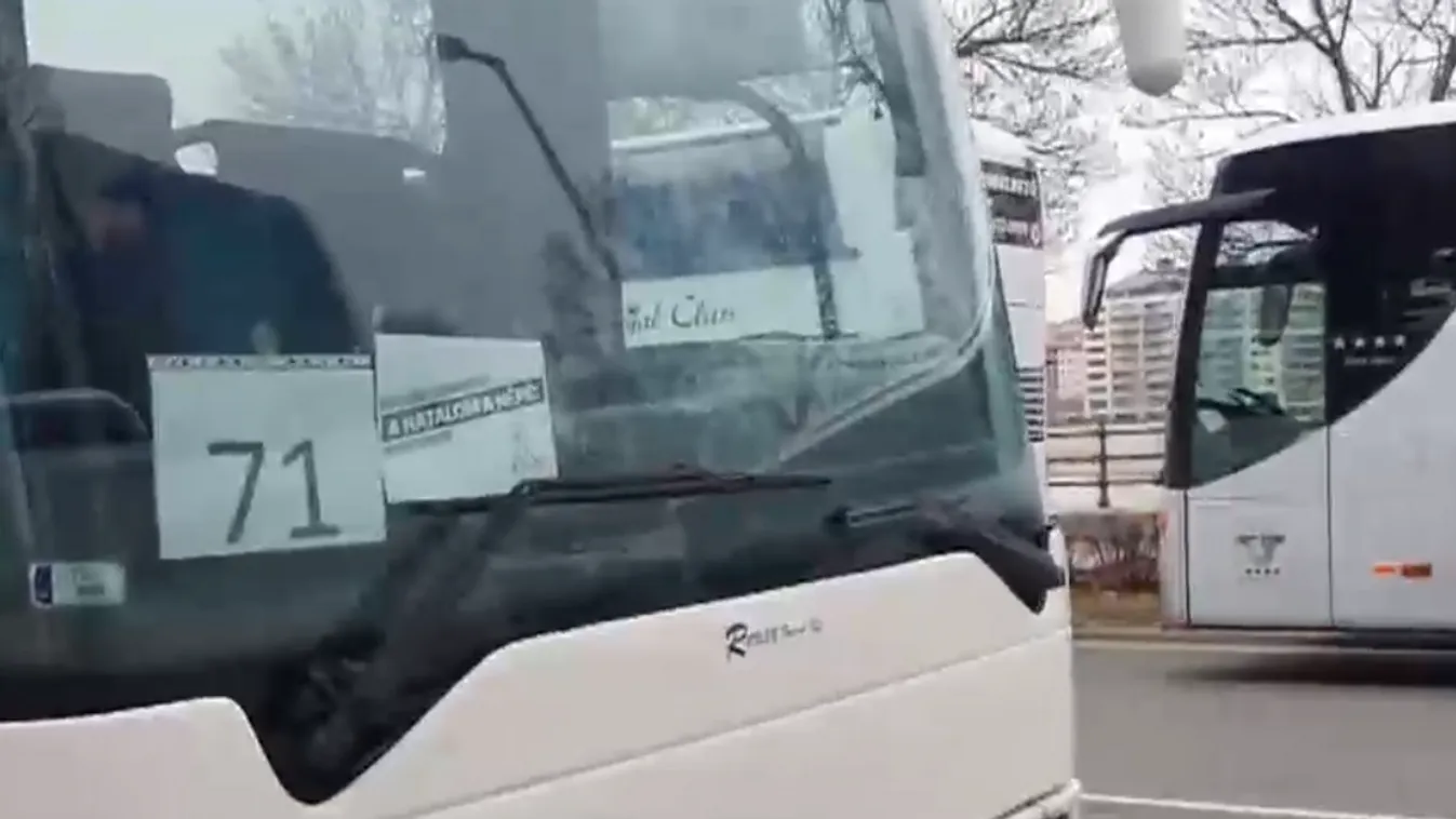 Külföldi források állhatnak a dollárbaloldali buszoztatás mögött