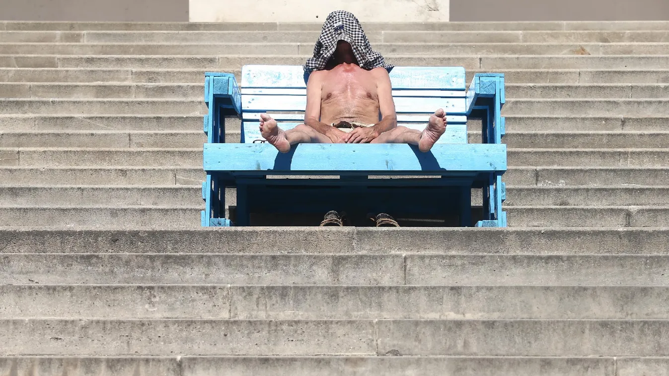 Vörös kód lépett életbe, marad a kánikula