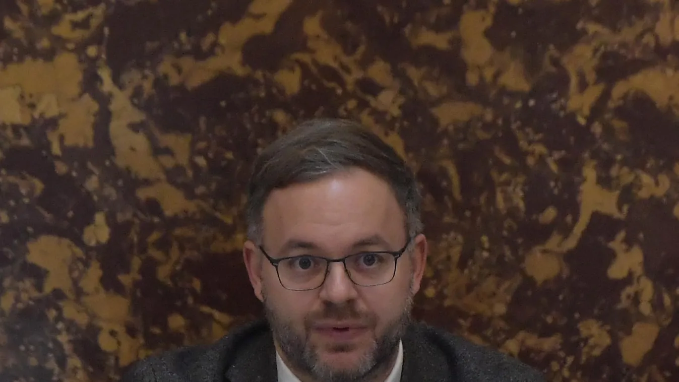 Exkluzív: Ki kell zárni a választási eljárásból, a média- és a civil finanszírozásból azokat, akik külföldről fogadnak el pénzt + videó