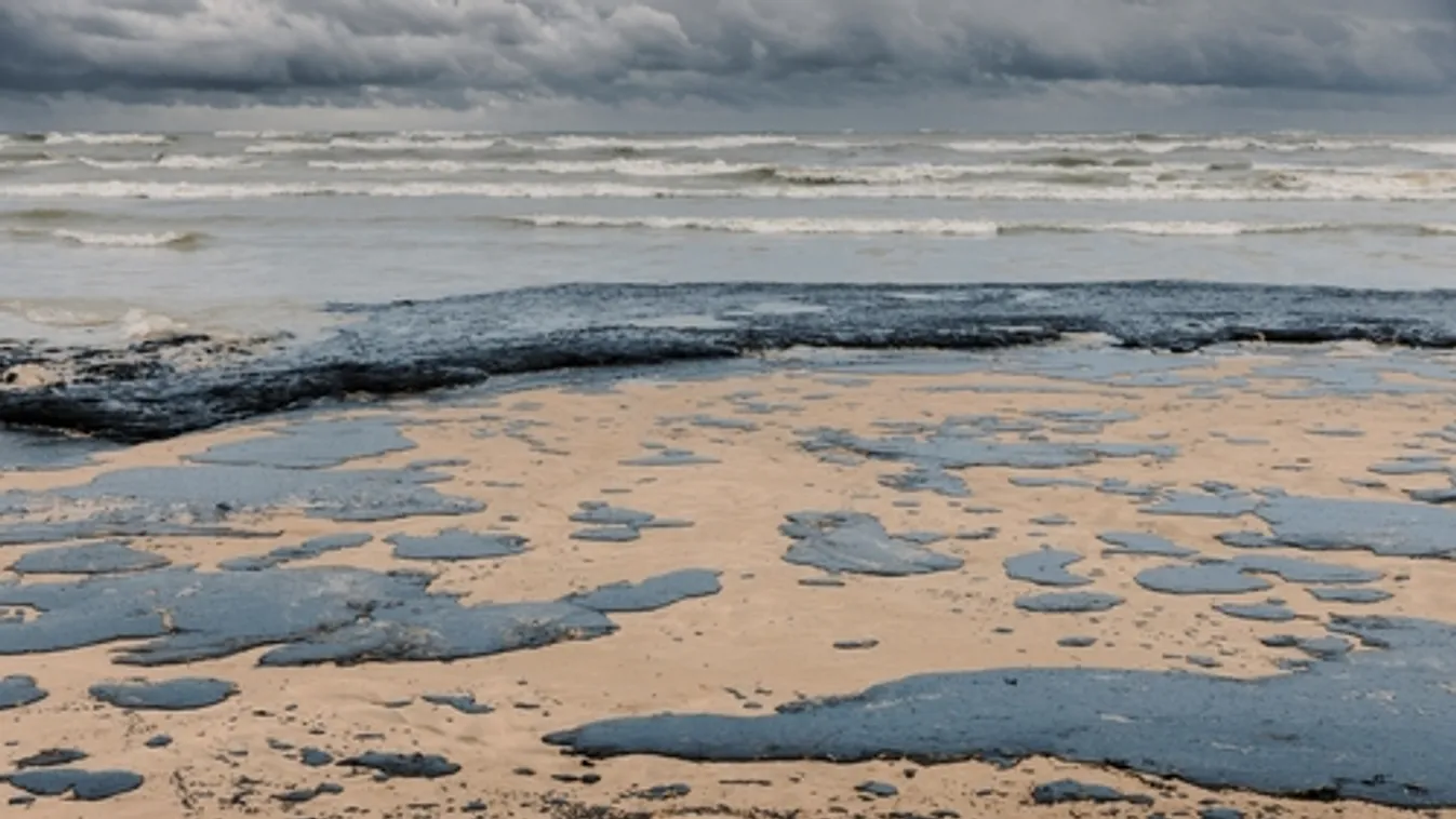 Két hajó ütközése miatt több ezer liter olaj került az Északi-tengerbe