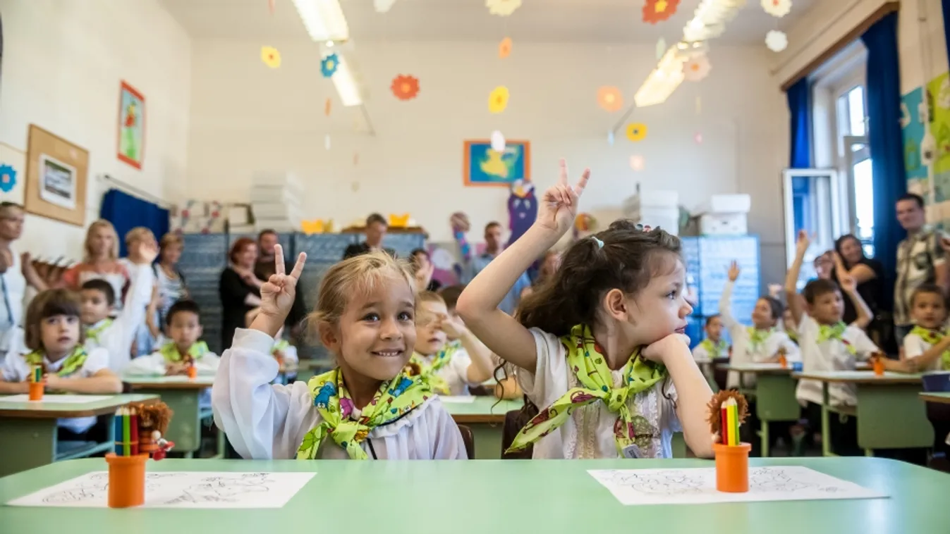 Emmi: Több támogatás az iskolák fejlesztésére, a pedagógusok bérére, a diákok és szüleik támogatására