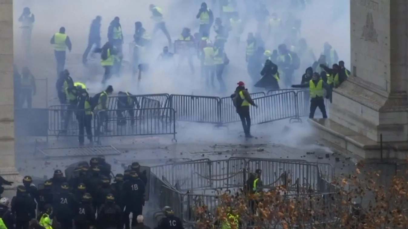 Hiába fújt visszavonulót Párizs