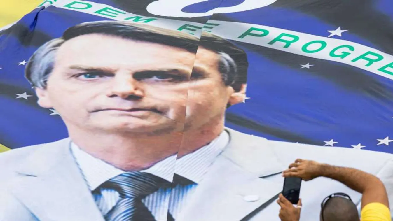 Beiktatták hivatalába a Trópusi Trumpot