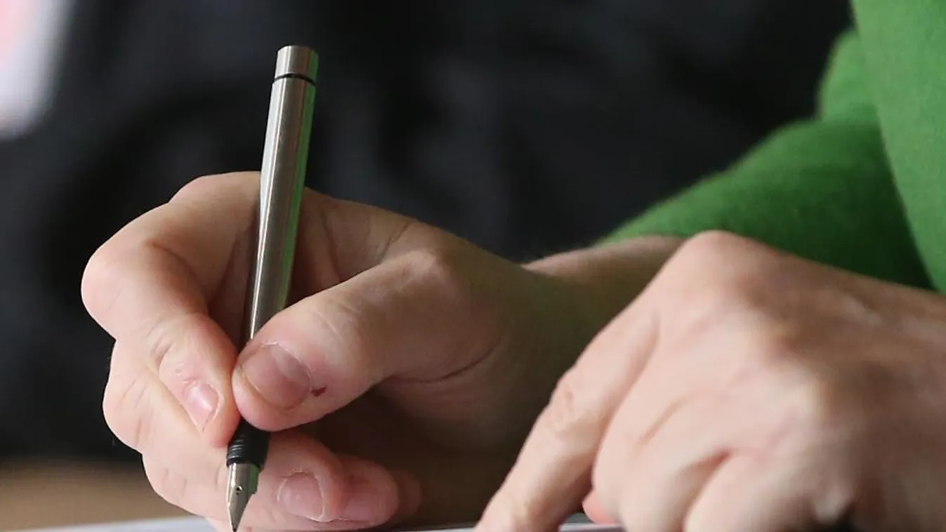 Vissza kell utasítani azt a választót, aki nem írja alá a névjegyzéket