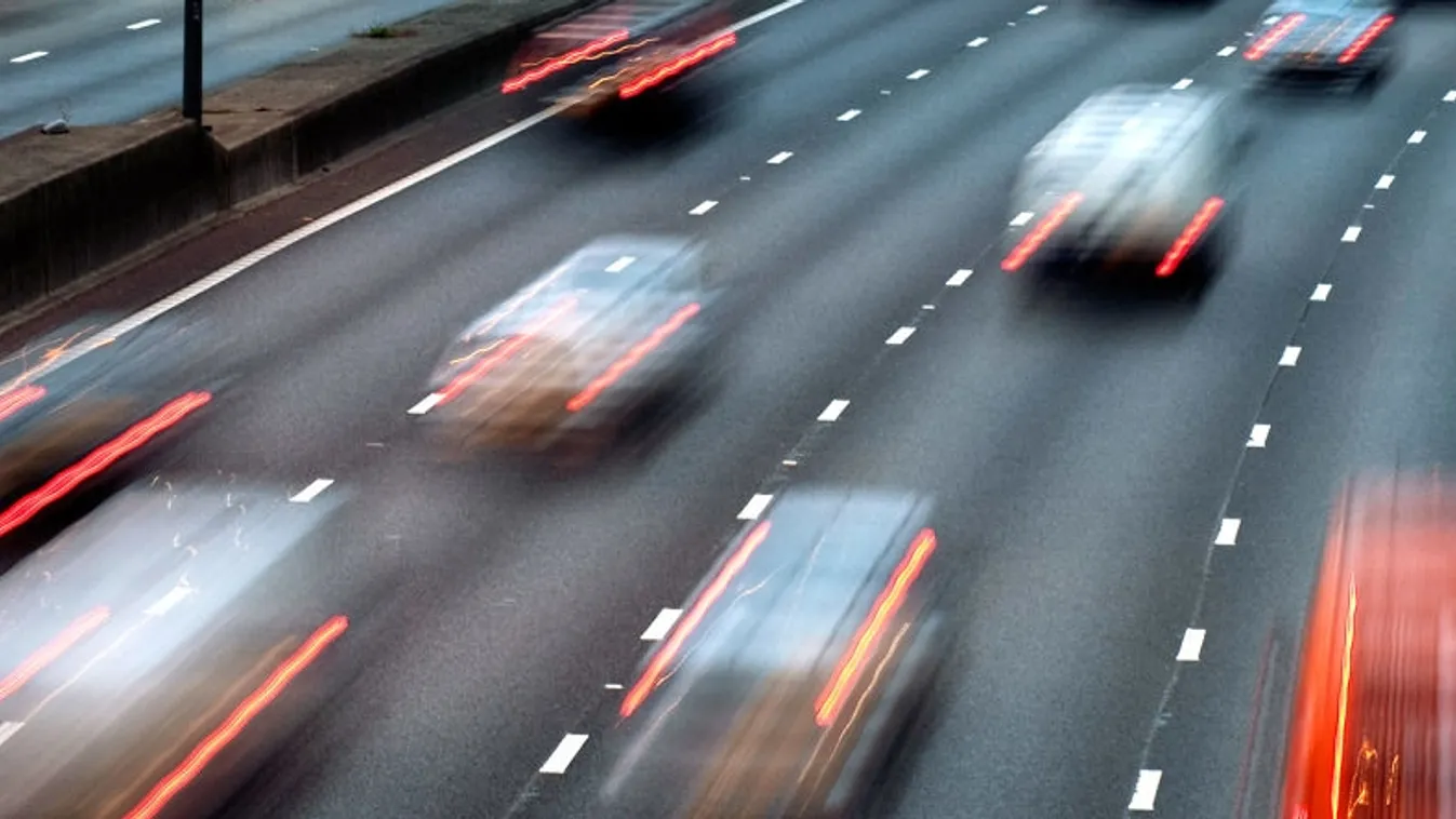 Ingyenessé tenné a jogsi megszerzését a Jobbik – Reggeli járat