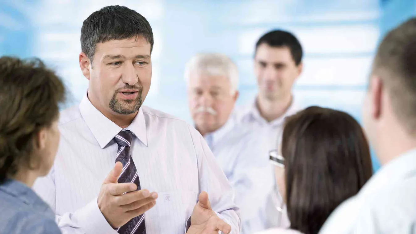 Tiltakozik az Együtt a simonkás pólók miatt