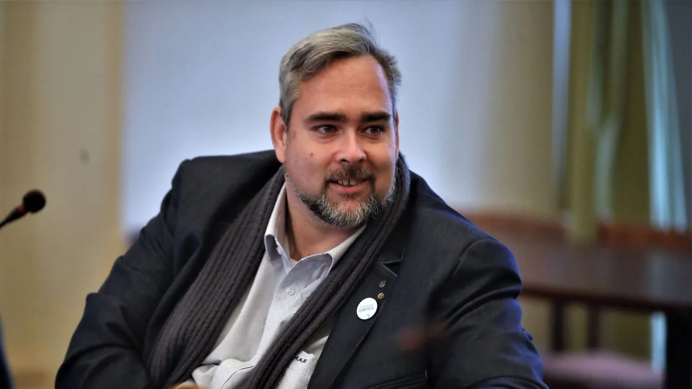 Óbuda börtön-office-ban sokáig dolgozó polgármestere a kormányt támadja