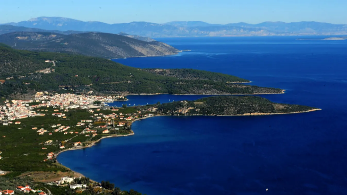 Illegális bevándorlás - A görög hatóságok menedékkérők százait szállították el Leszboszról a szárazföldre