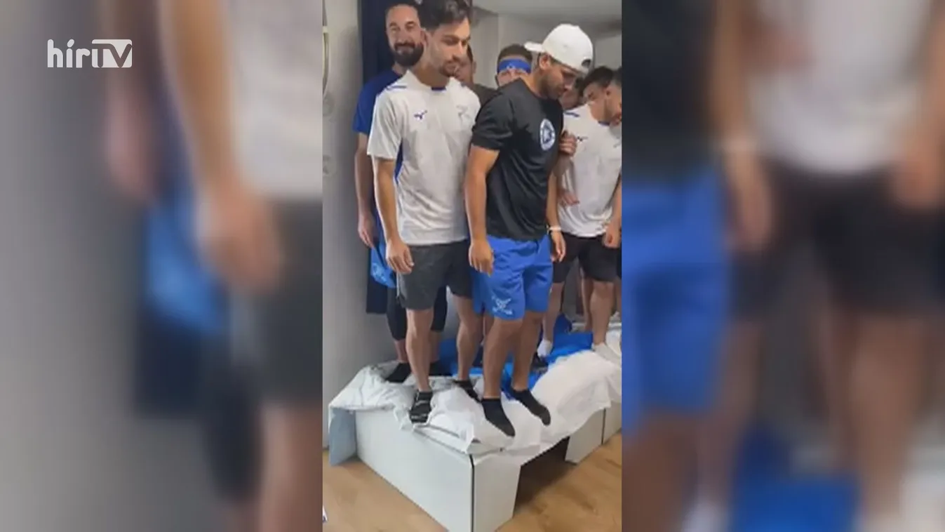 Tesztelték az ágyat, leszakadt alattuk