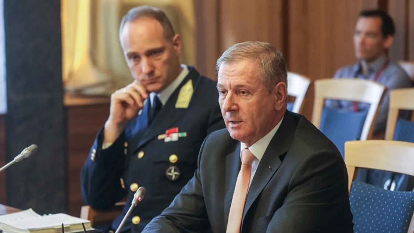 Harmadával nő a zsold