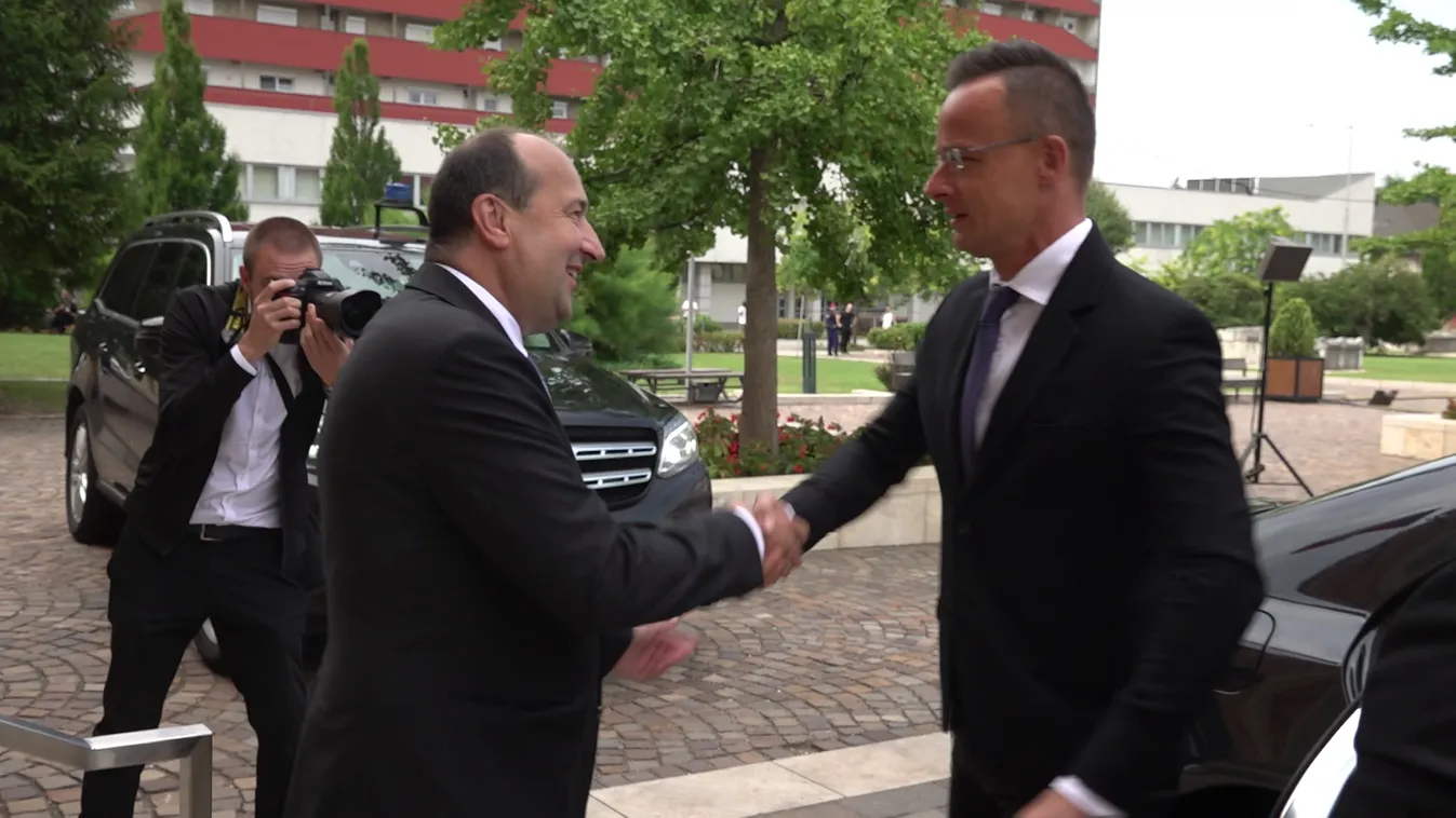 A V4-ek képviselőit fogadta Szijjártó Péter