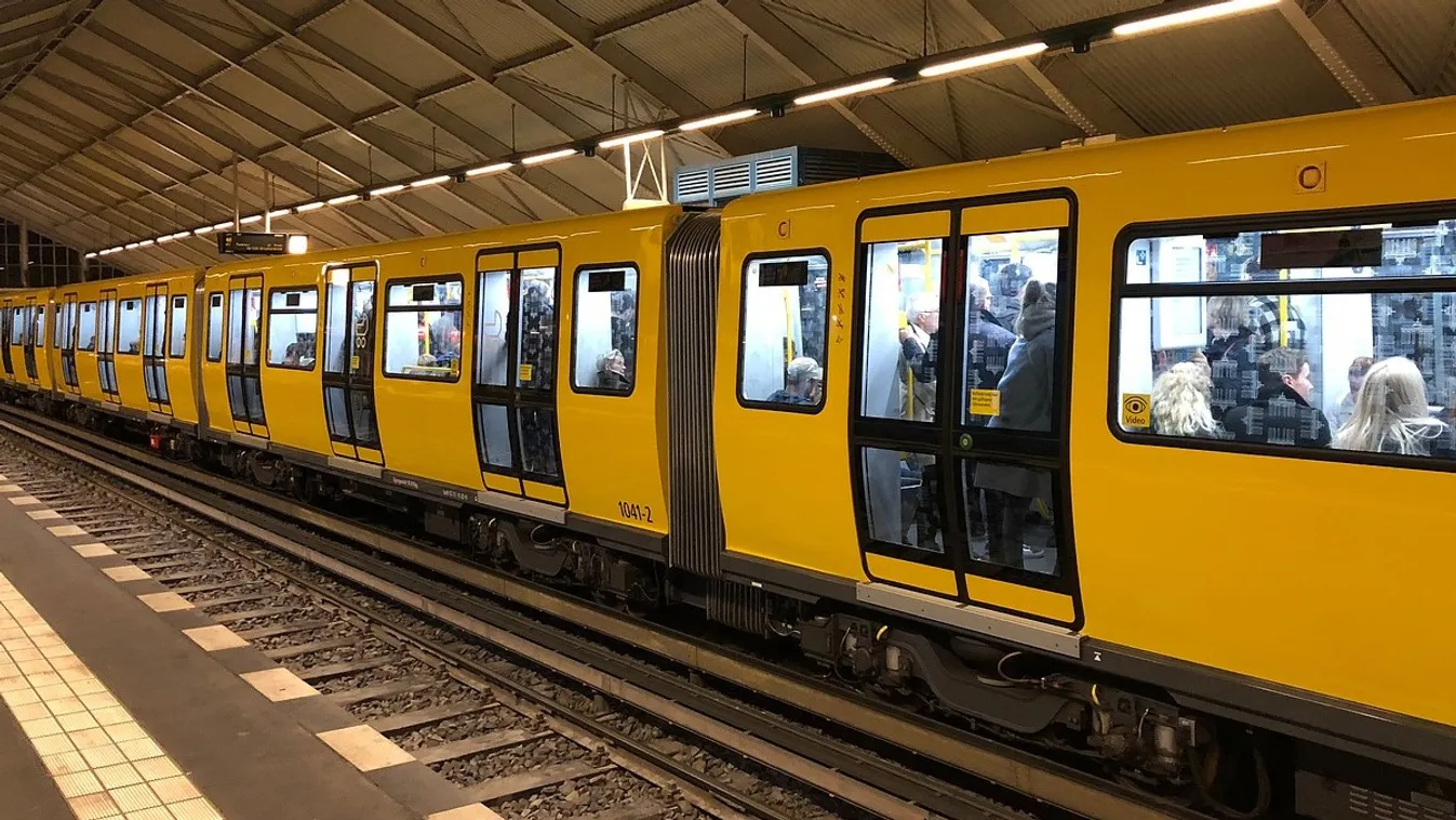 Palkovics: A kormány megvizsgálja a kedvezményes közlekedési bérlet németországi intézményét