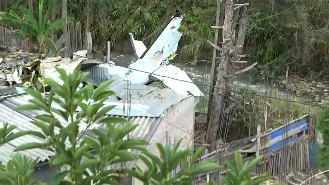 Heten meghaltak egy repülőgép-szerencsétlenségben