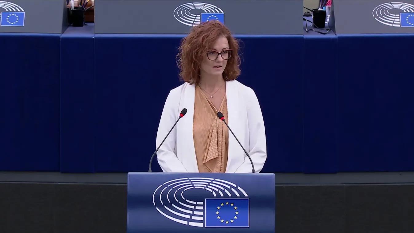 A Magyar Nemzet szerint az árvízre hivatkozva kunyerál pénzt Magyar Péter + videó