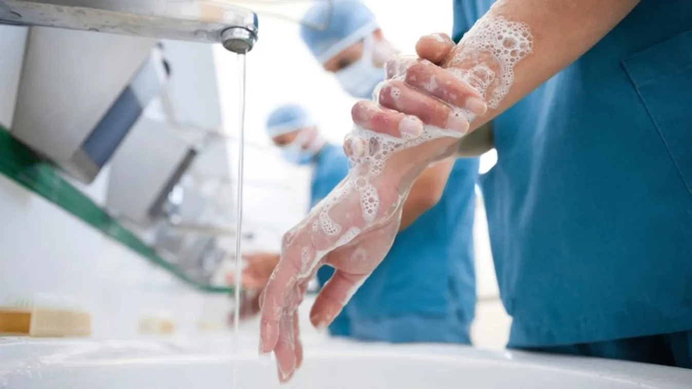 Félmillió fölé emelkedett a fertőzöttek száma világszerte