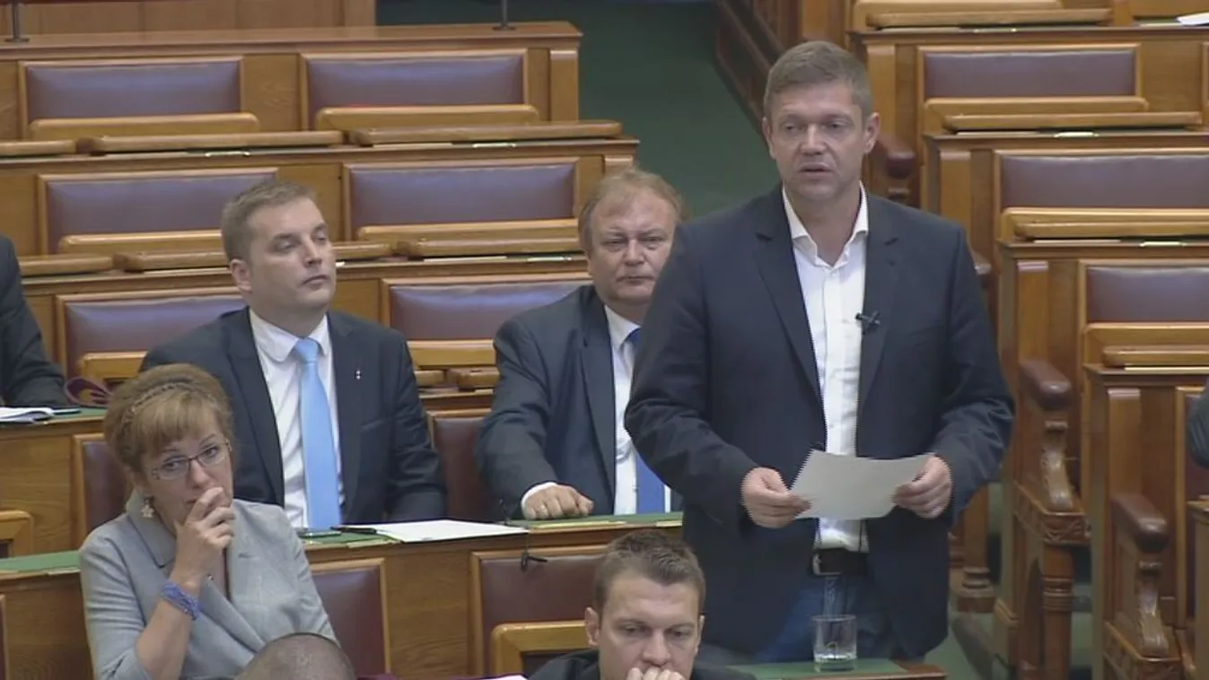 Tóth: A politika szolgálatába állítják a jogot