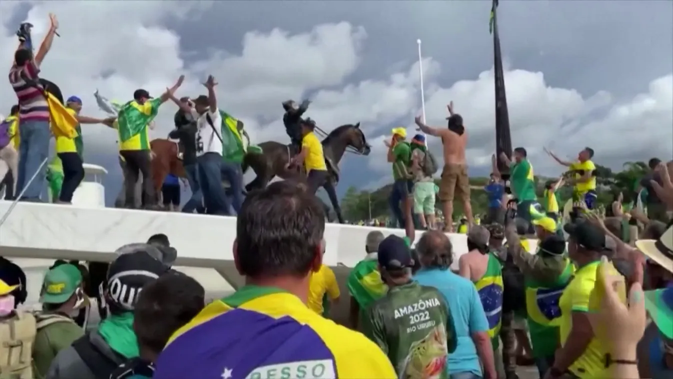 Hatalmas károkat okoztak a brazíliavárosi középületek műalkotásaiban