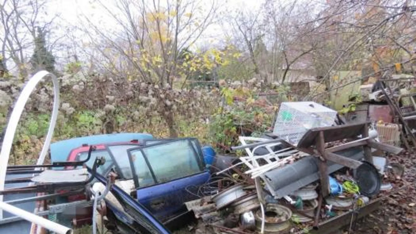 Vádat emeltek egy férfi ellen, aki 500 tonna hulladékot halmozott fel az udvarán