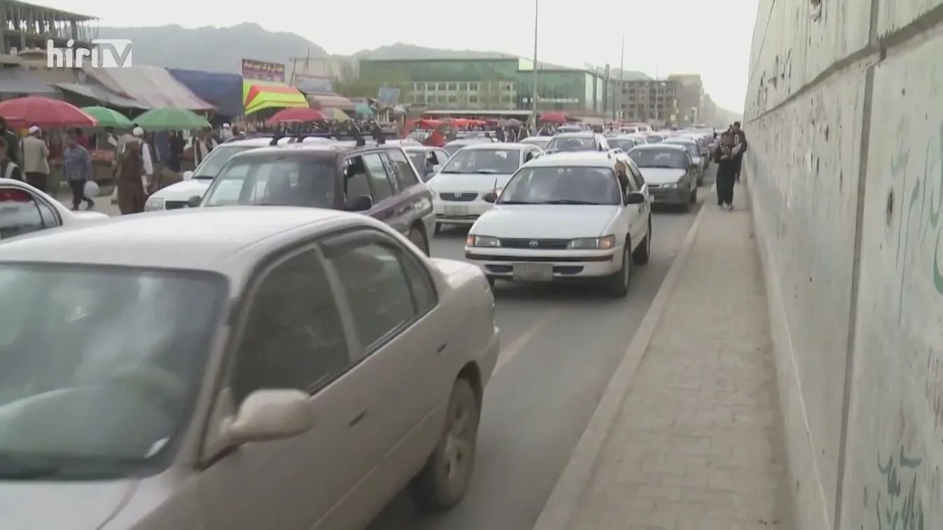 A tálibok előretörésével egyre többen menekülnek el Afganisztánból