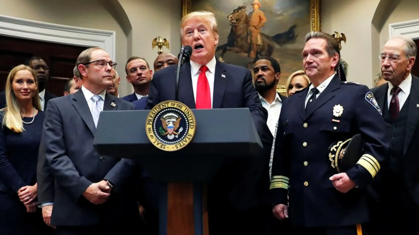 Amnesztiával ér fel Trump új törvénye