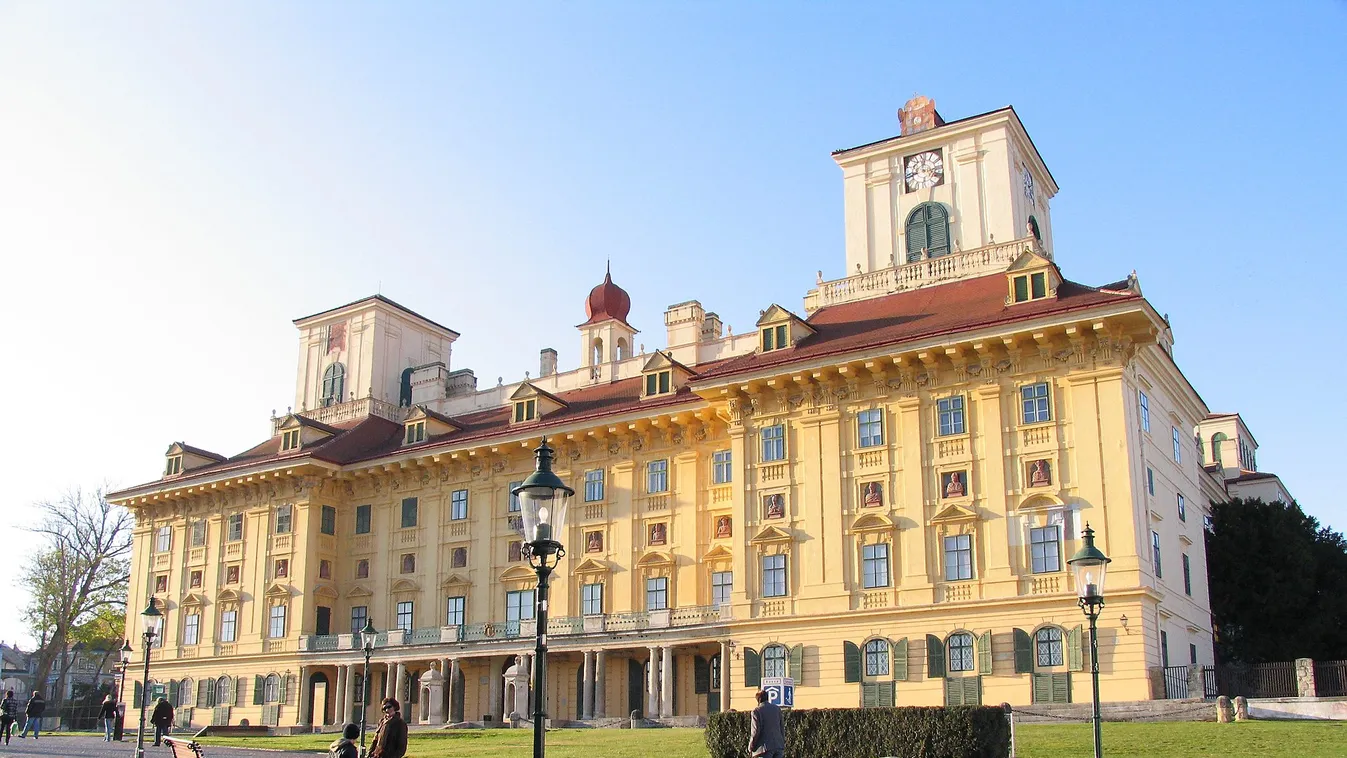 Ezúttal éppen nyugatra nyit a kormány