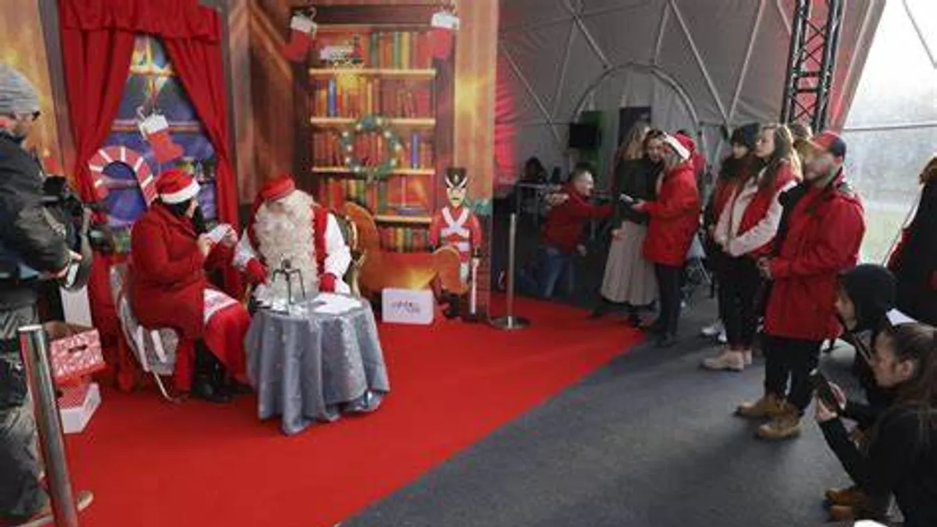 Több mint százezer kiló adomány érkezett a Mikulásgyárba