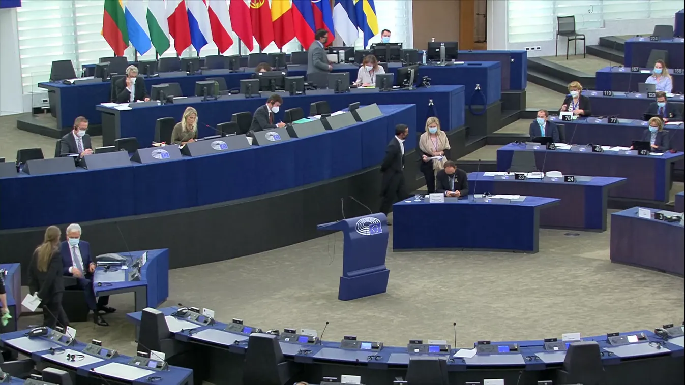 Hidvéghi: Folytatódnak a Lengyelország elleni durva támadások