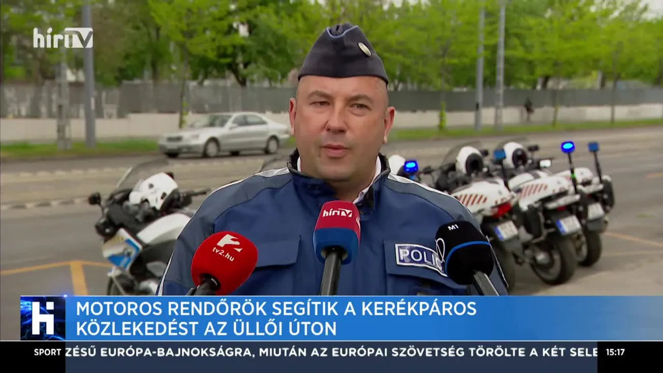 Motoros rendőrök segítik a kerékpáros közlekedést az Üllői úton