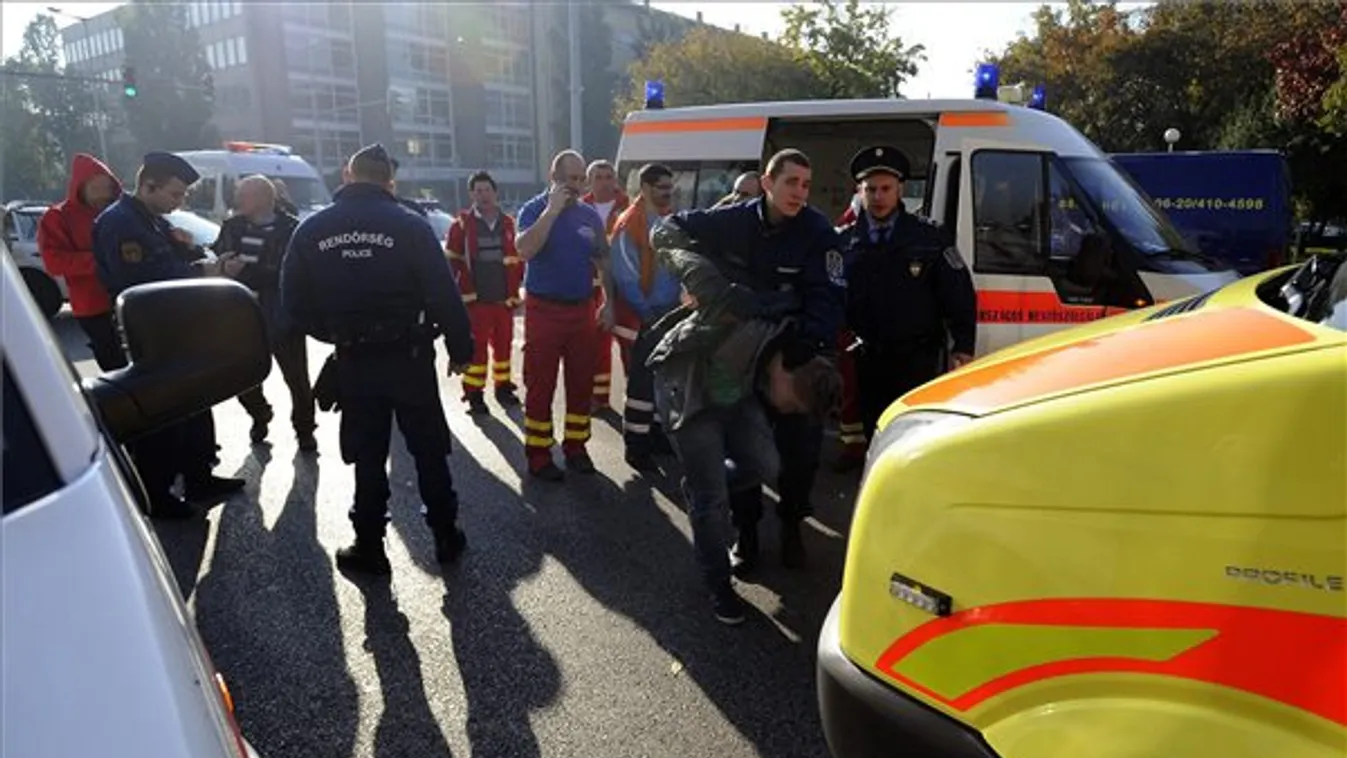 Életveszélyesen megkéseltek egy mentőst