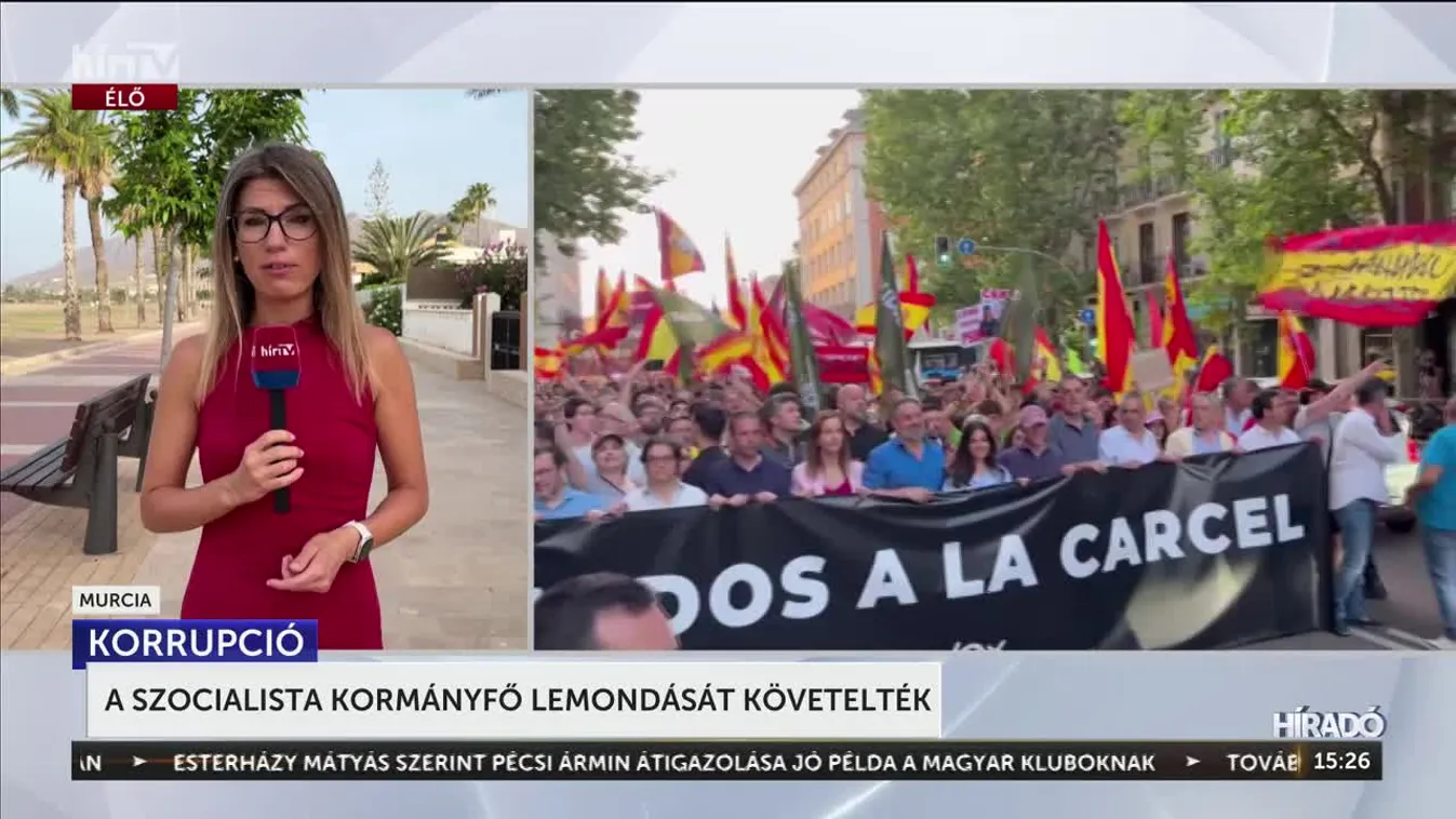 A szocialista kormányfő lemondását követelték + videó