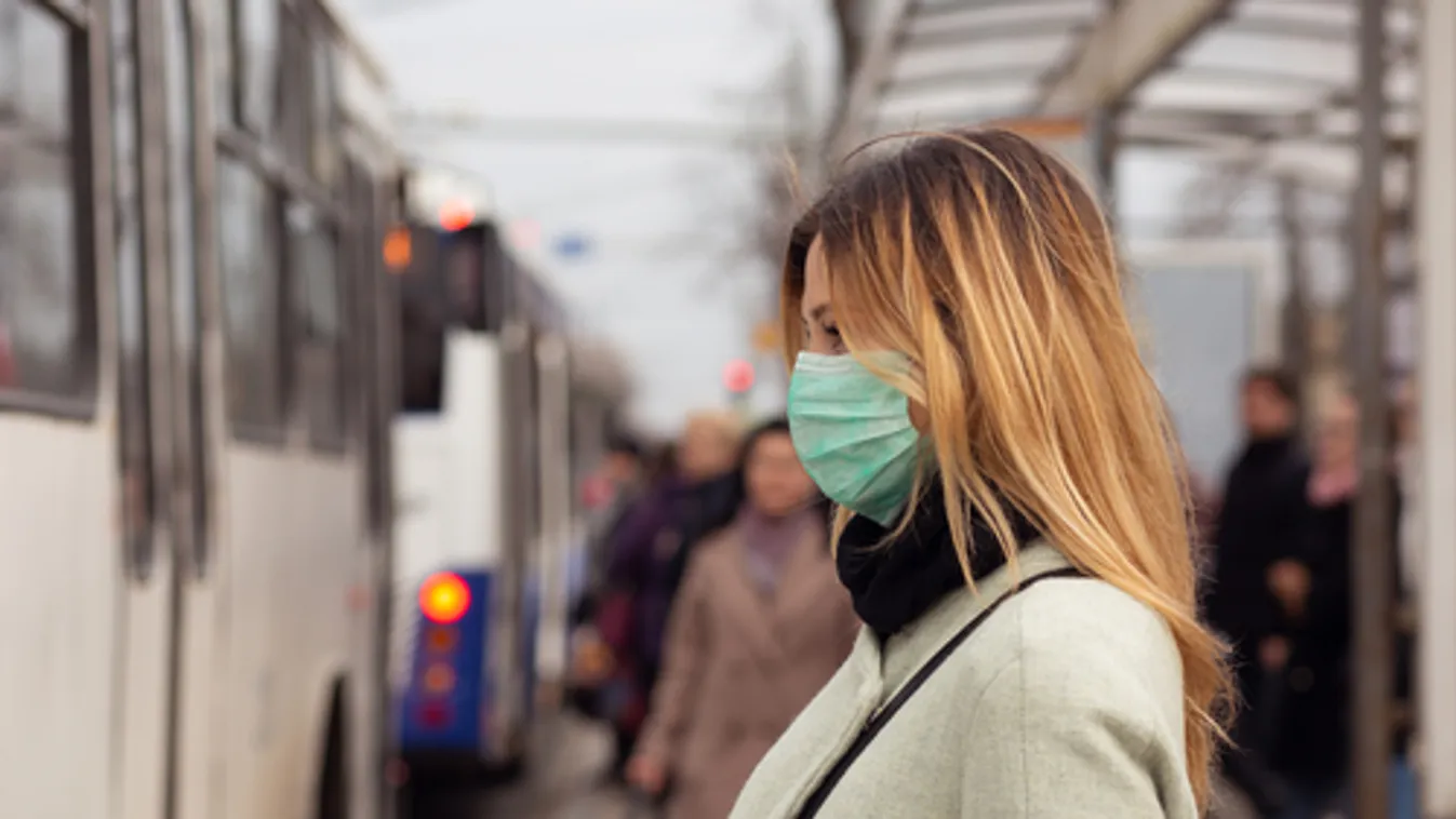 Mobiljegy és kötelező maszkviselés, védekeznek a városok