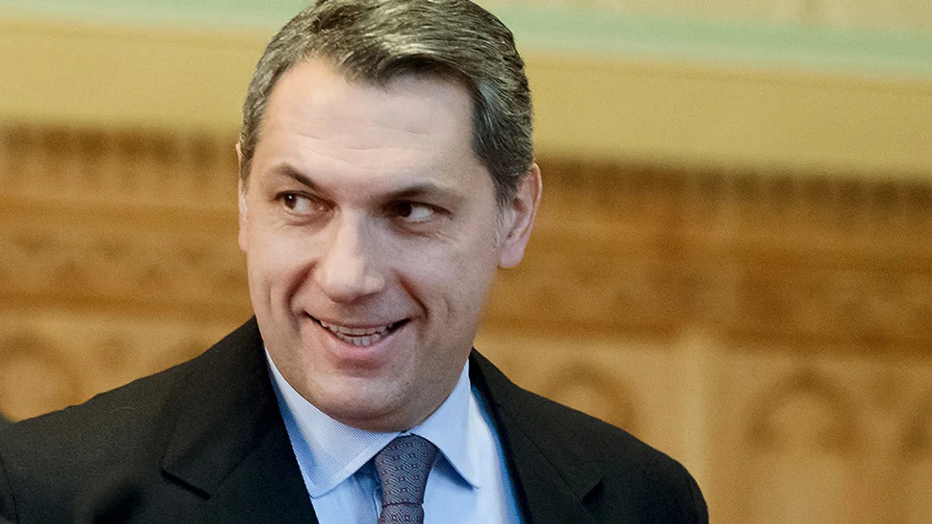 Több mint húszmilliárdot tapsolt el a kormány – a haverok is jól jártak