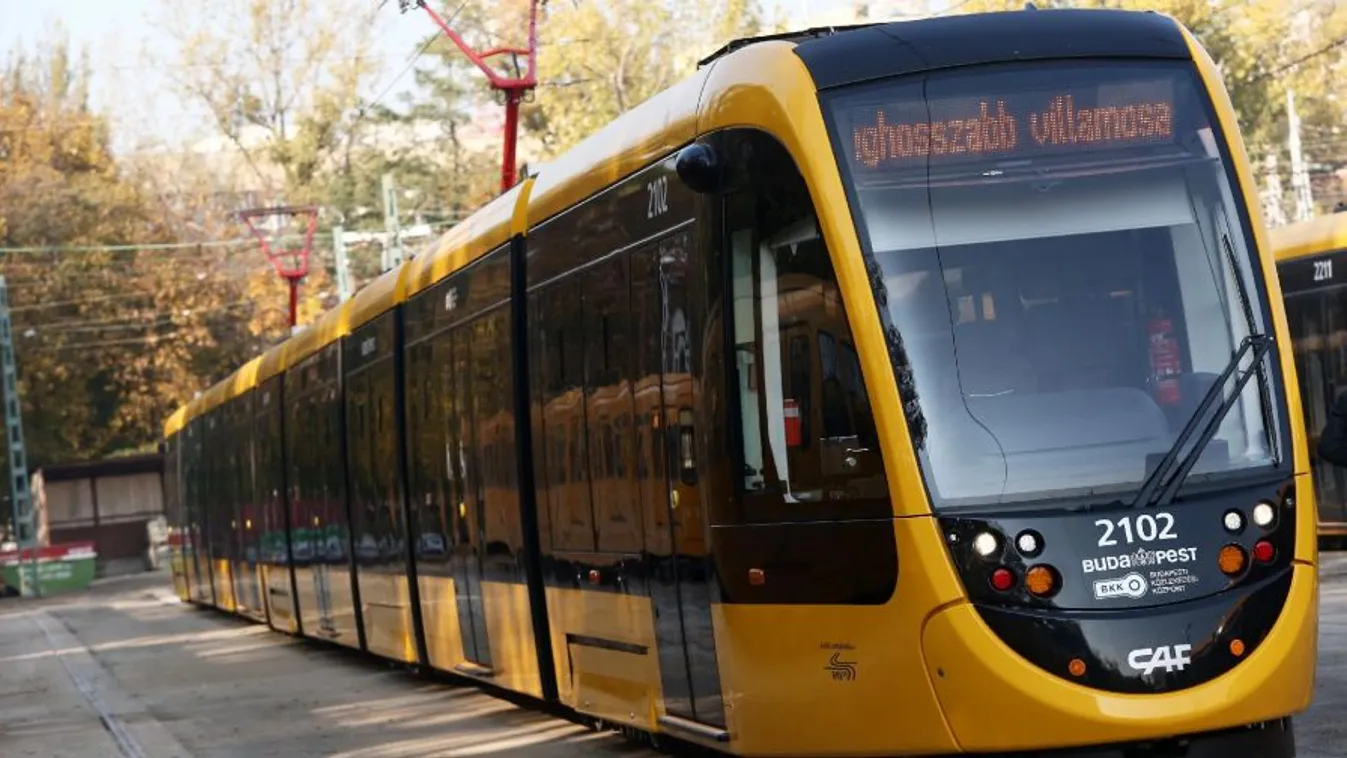 Újabb 56 méteres CAF-villamos érkezett Budapestre