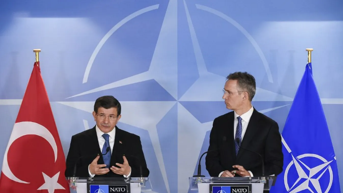 Indulnak a NATO-hajók