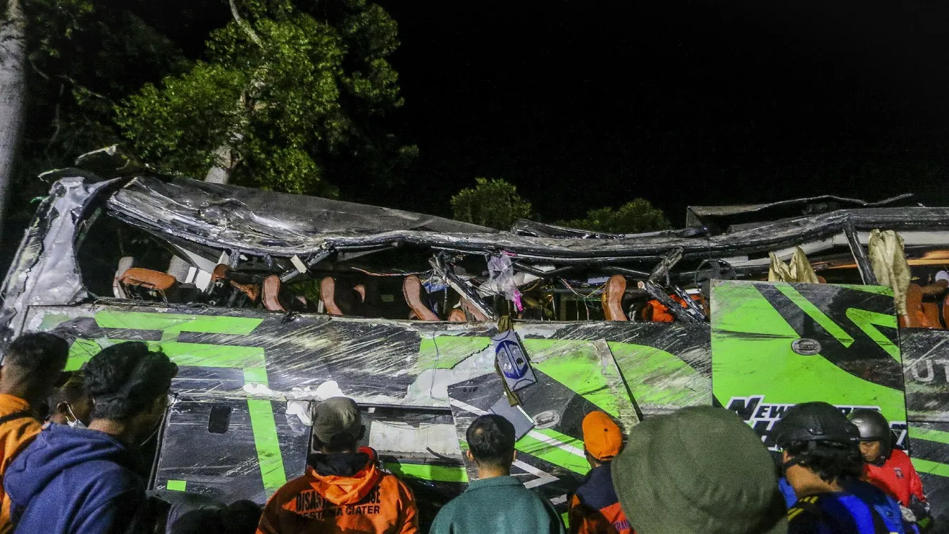 Diákok vesztették életüket egy buszbalesetben