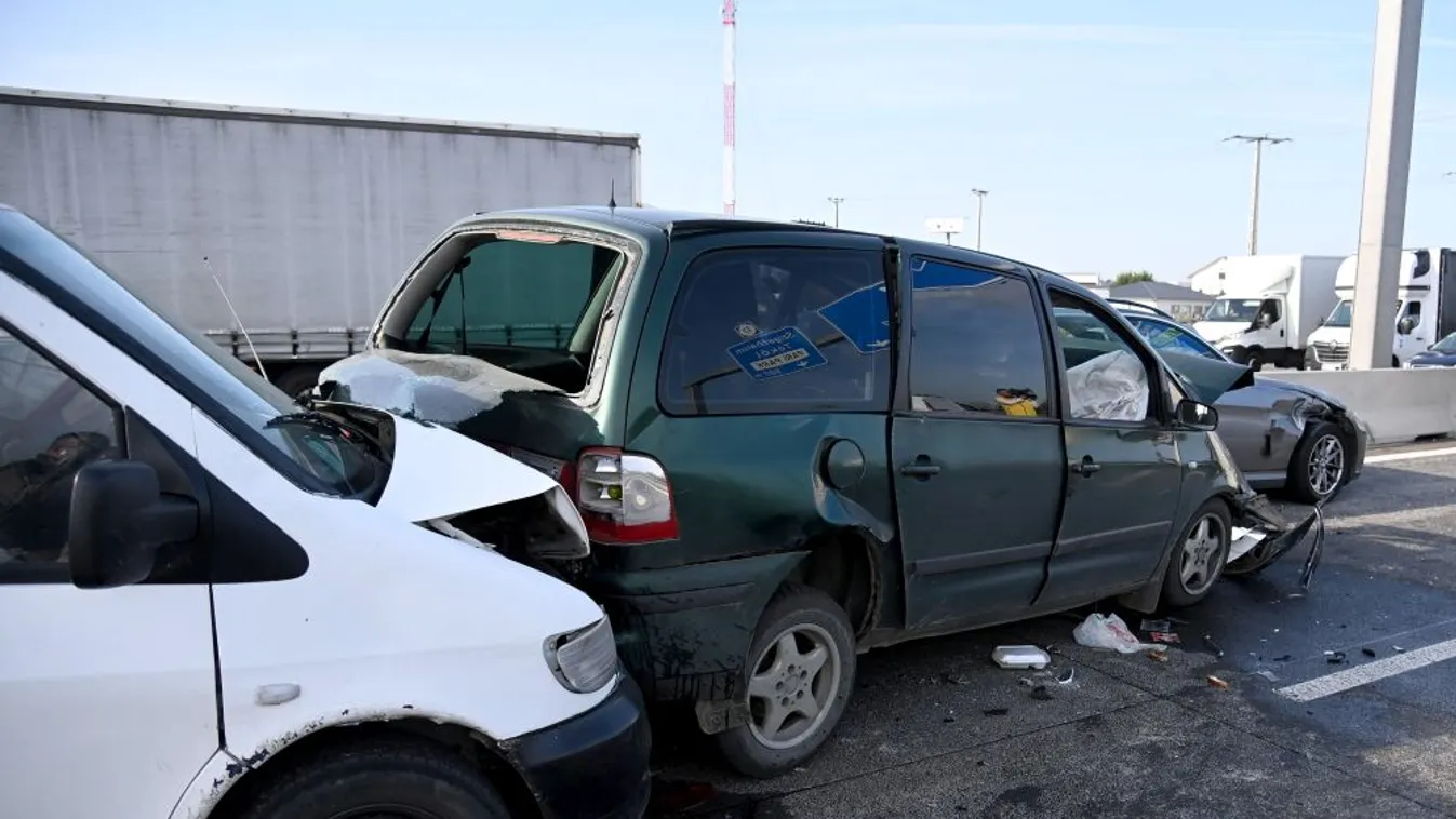 Embercsempészek karamboloztak az M0-son