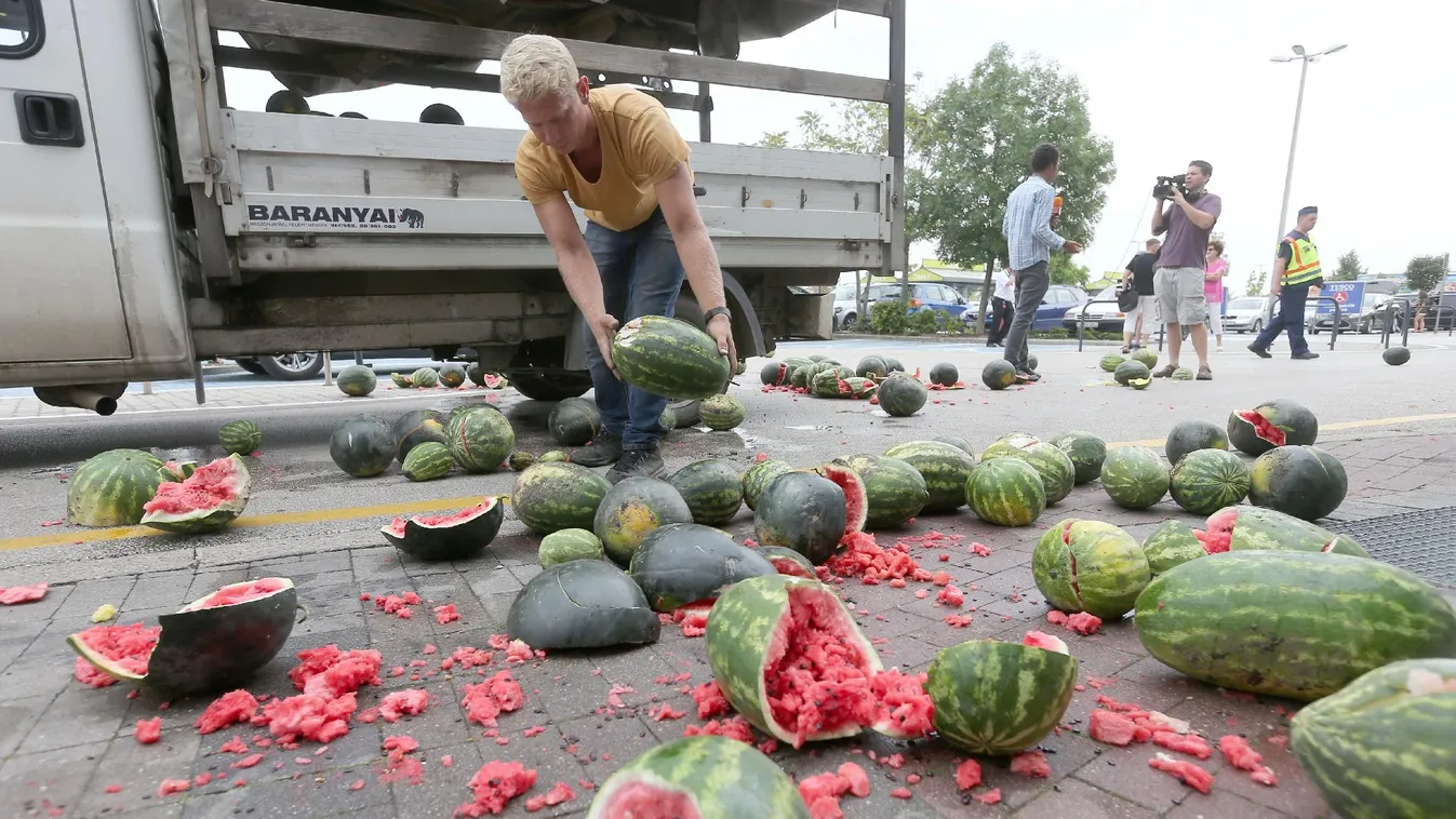 A dinnyések is tüntetnek a Tesco ellen