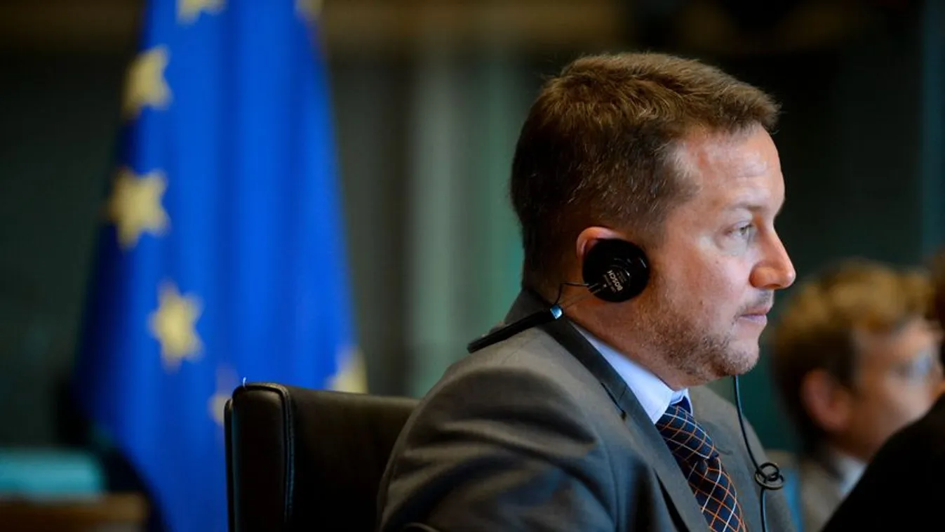 Két év múlva csillagászati összeg ütheti Ujhelyi István markát