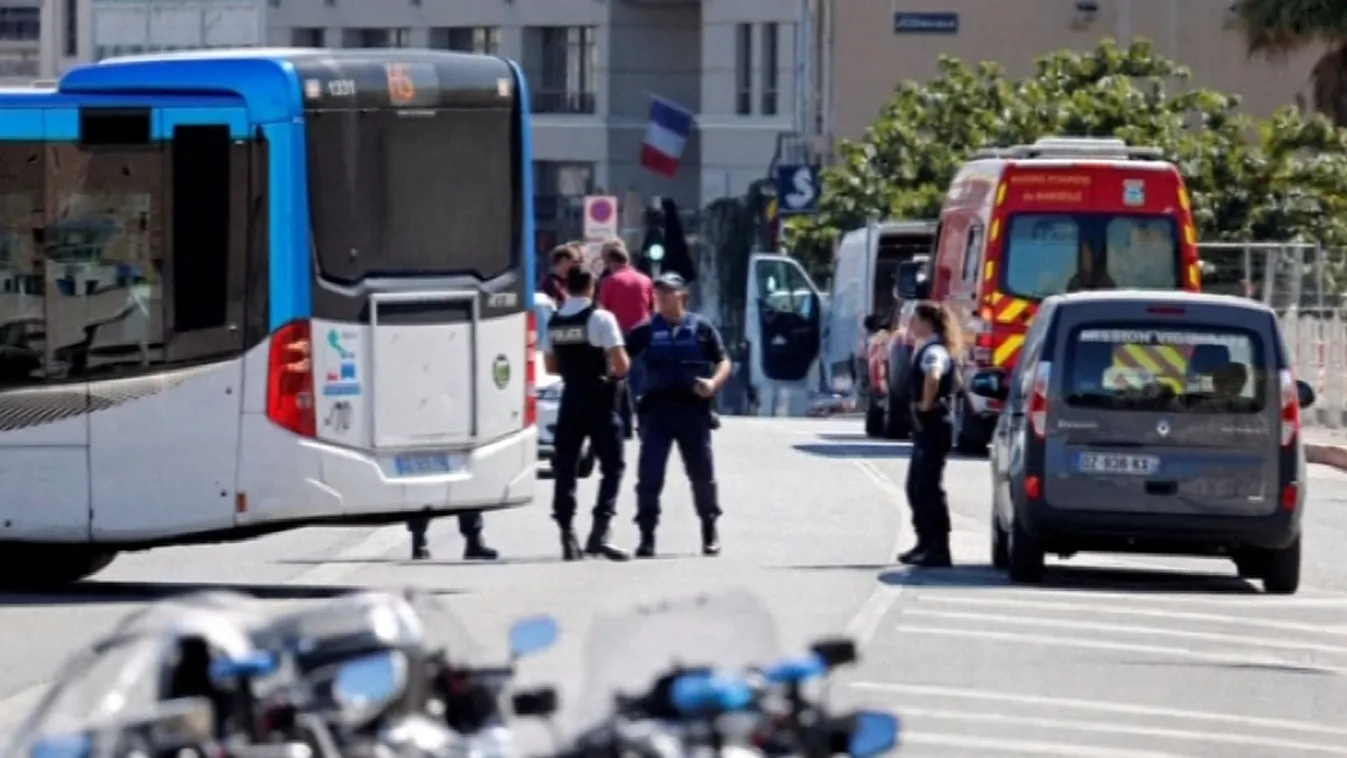 Két megállót is letarolt az autós