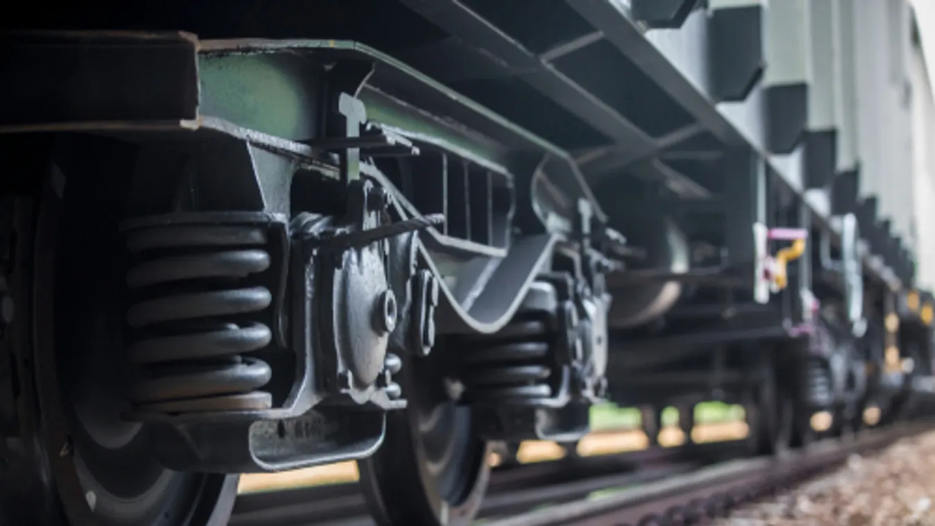 Gázolás miatt késnek a vonatok a váci és az esztergomi vonalakon