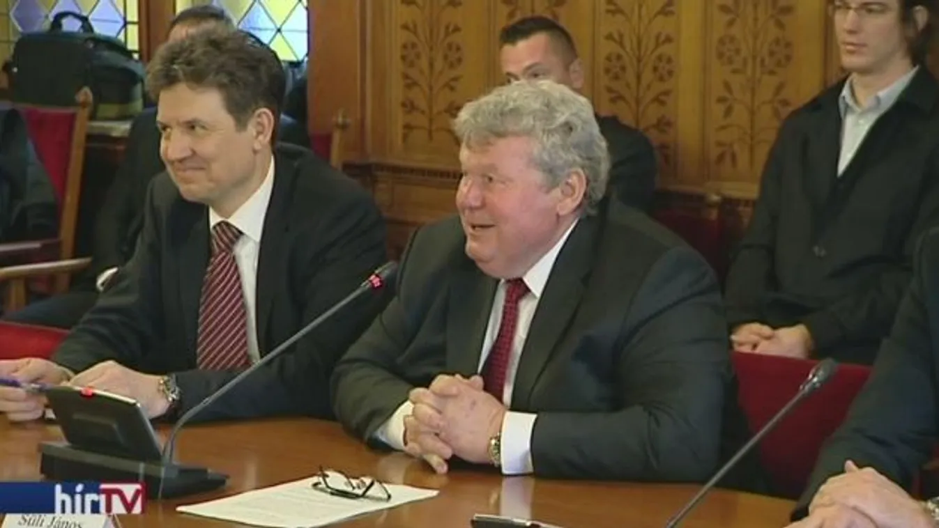 Paksnak nem elég egy miniszter