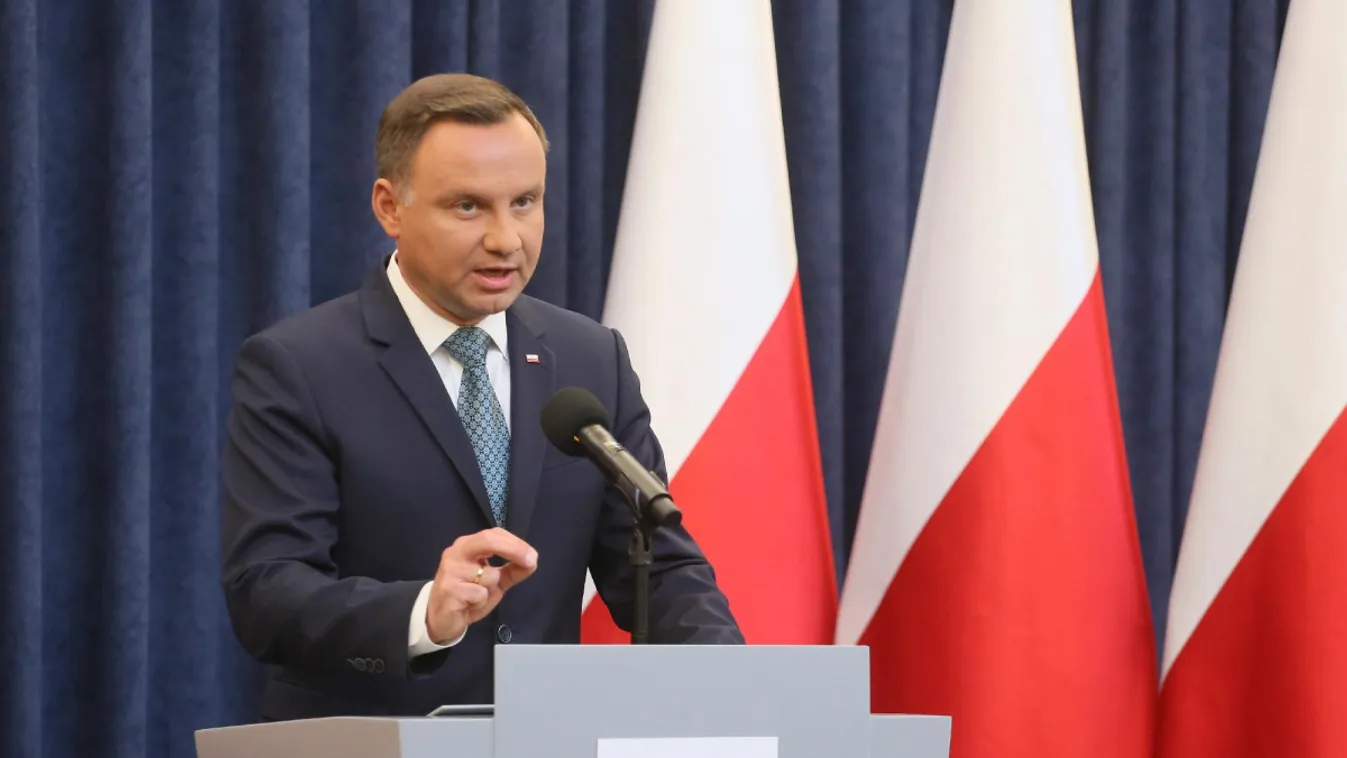 A szociális programok folytatását és a gazdaság védelmét ígéri Andrzej Duda