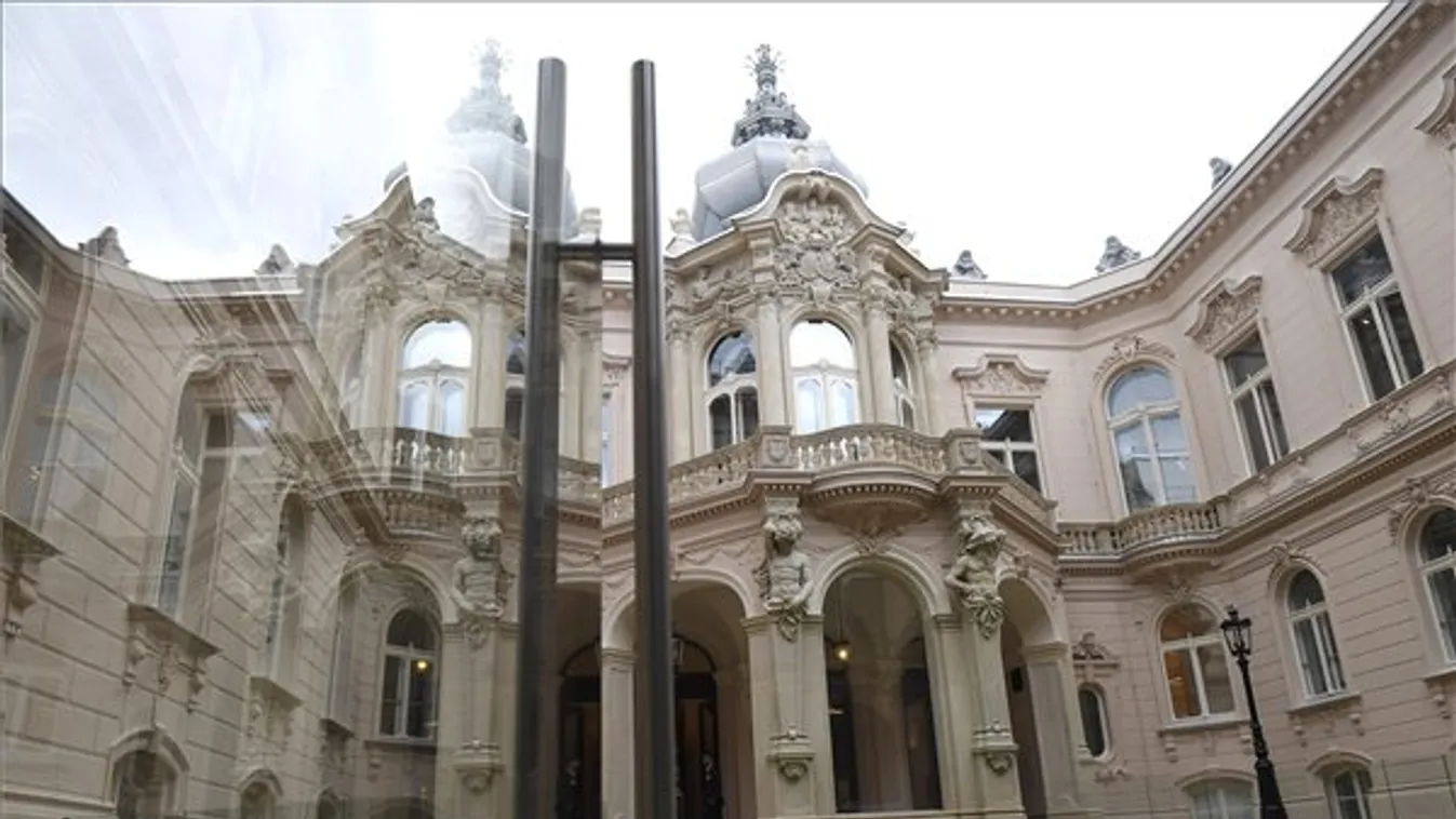 Átadták a felújított Károlyi-Csekonics-palotát