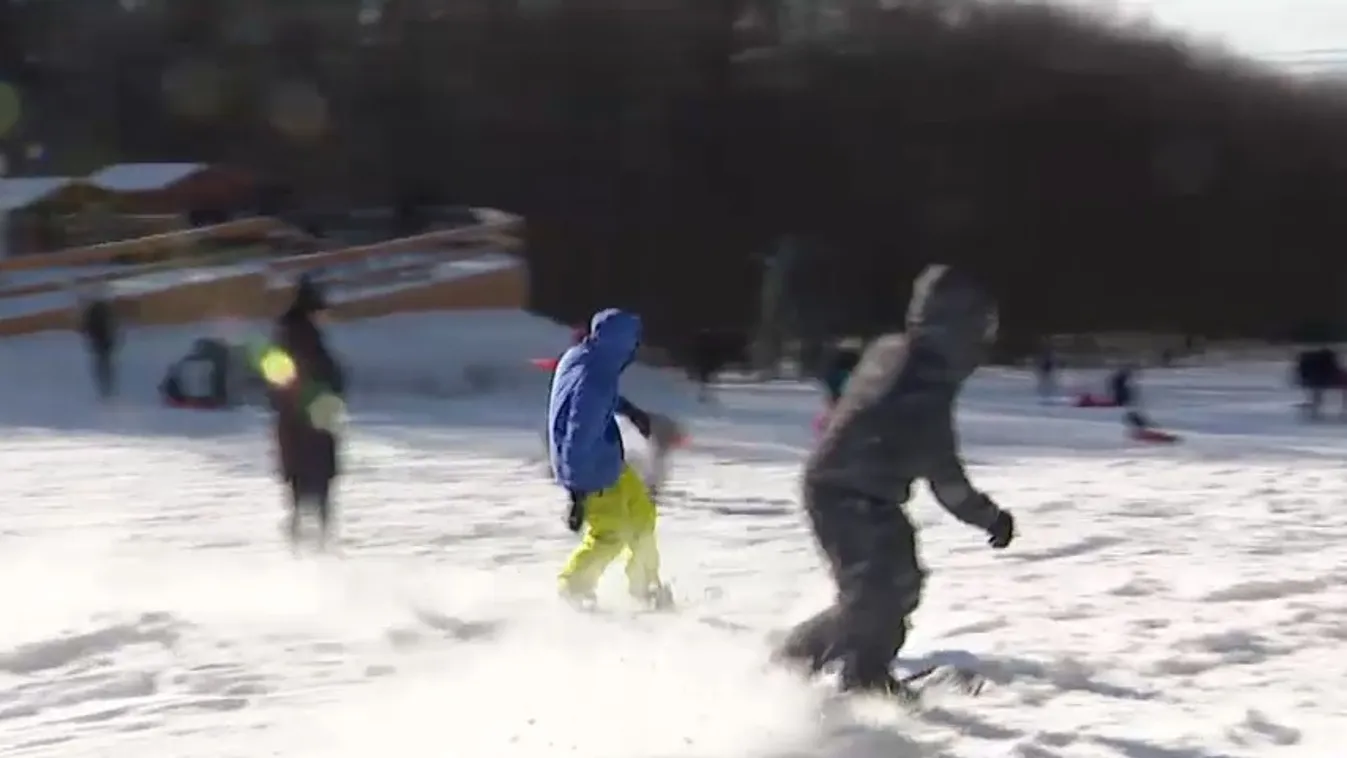Több százan keresték fel Kékestetőt az első havas hétvégén + videó