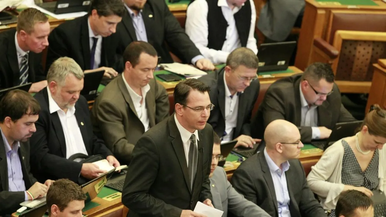 Terrorveszélyhelyzet, alkotmánymódosítás – Reggeli járat