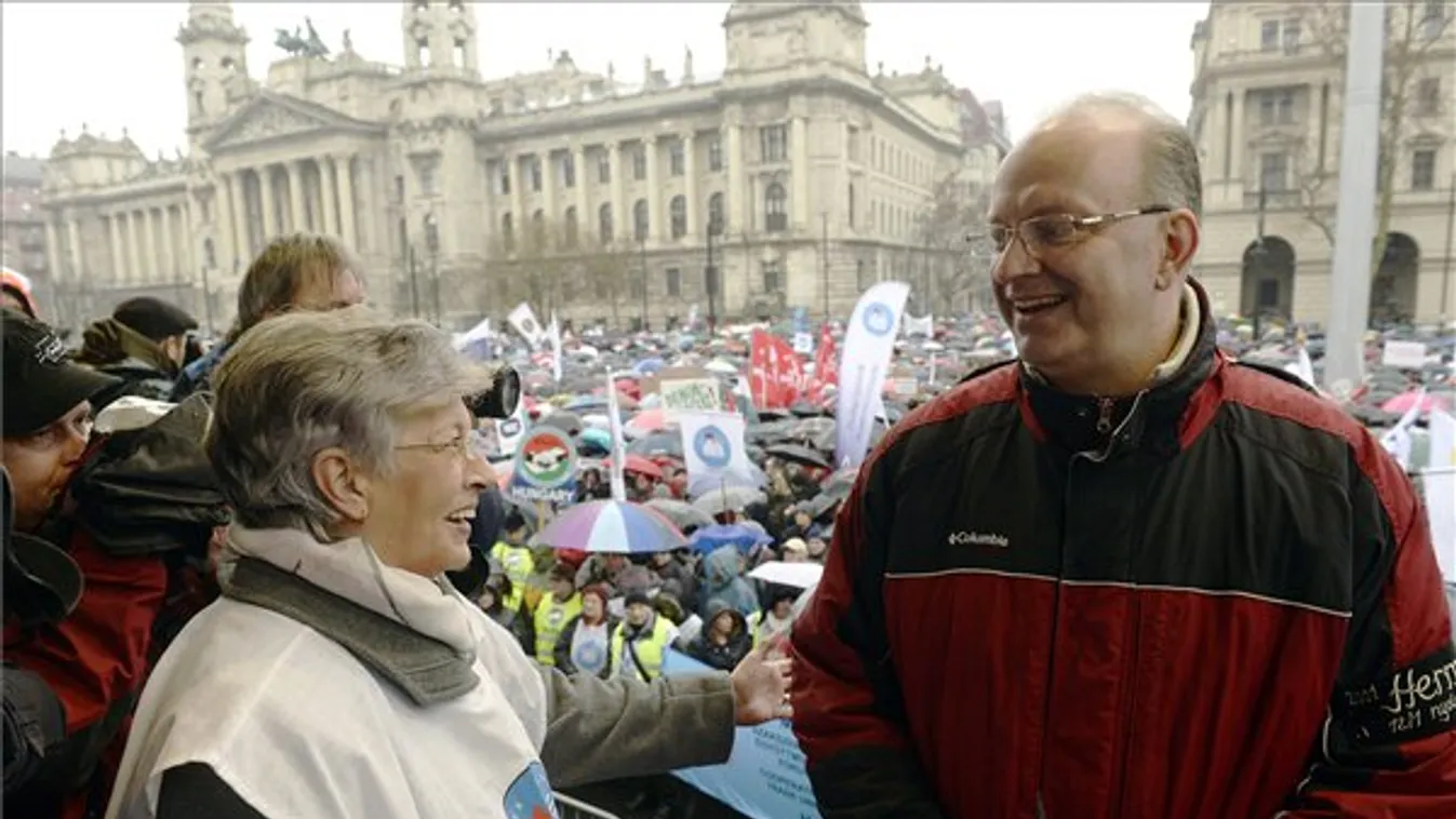 Tüntettek a pedagógusok - Civil kaszinó